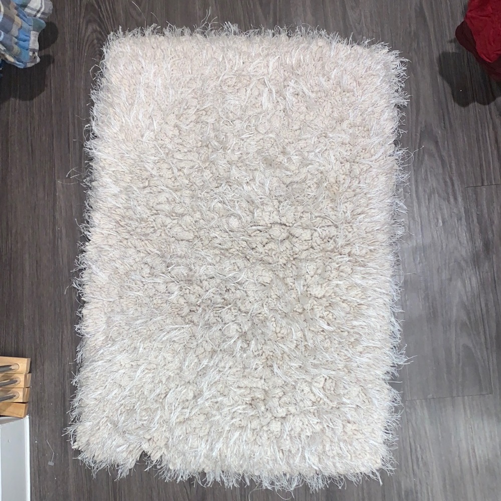 CREAM COLORED UGG BATH MAT
